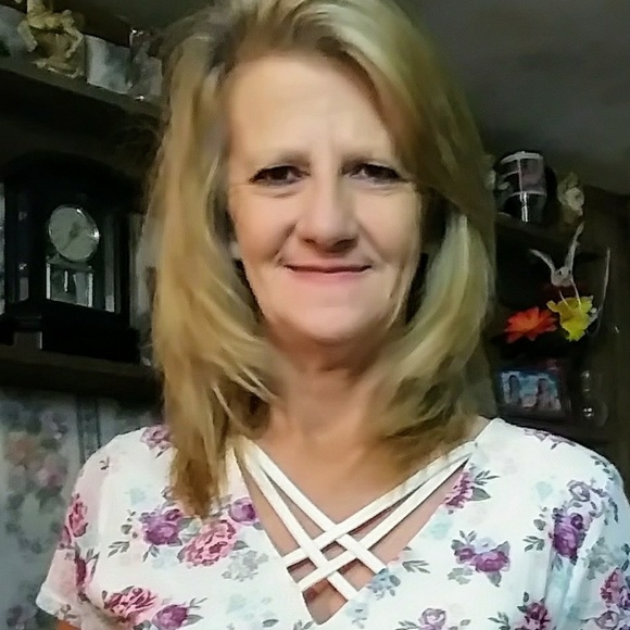 Meet your Posher, Debbie - Picture 1 of 1